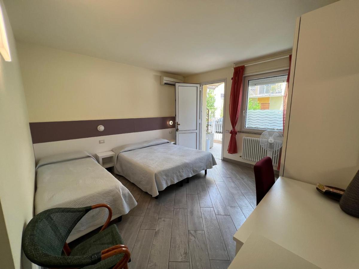 Hotel Locanda Rosy Cattolica Extérieur photo